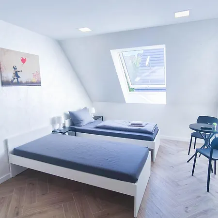 Lägenhet Alfa Doppelzimmer Teekueche Porsche Bosch L Gemeinschaftsbad Wifi Smarttv L Double With Kitchenette And Shared Bathroom *