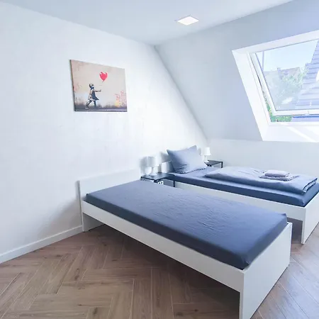 Alfa Doppelzimmer Teekueche Porsche Bosch L Gemeinschaftsbad Wifi Smarttv L Double With Kitchenette And Shared Bathroom Lägenhet Stuttgart