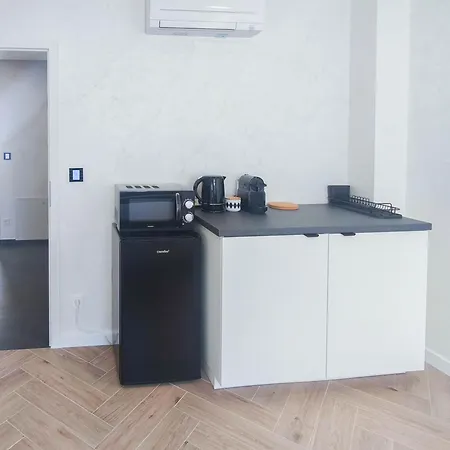 Alfa Doppelzimmer Teekueche Porsche Bosch L Gemeinschaftsbad Wifi Smarttv L Double With Kitchenette And Shared Bathroom Stoccarda