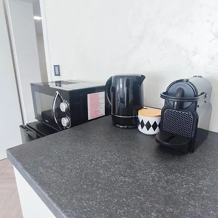 Alfa Doppelzimmer Teekueche Porsche Bosch L Gemeinschaftsbad Wifi Smarttv L Double With Kitchenette And Shared Bathroom Stuttgart